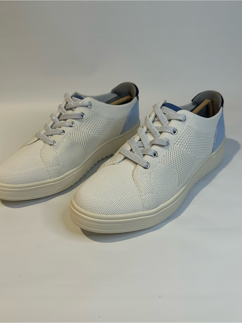 Ladies Life Stride B-Zees Air Step  Knit Sneakers in White and Light Blue